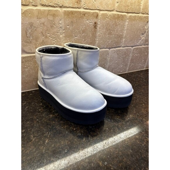 UGG Women's Classic Mini Warm-Lined Platform Booties White Size 10 EUC - Picture 2 of 10